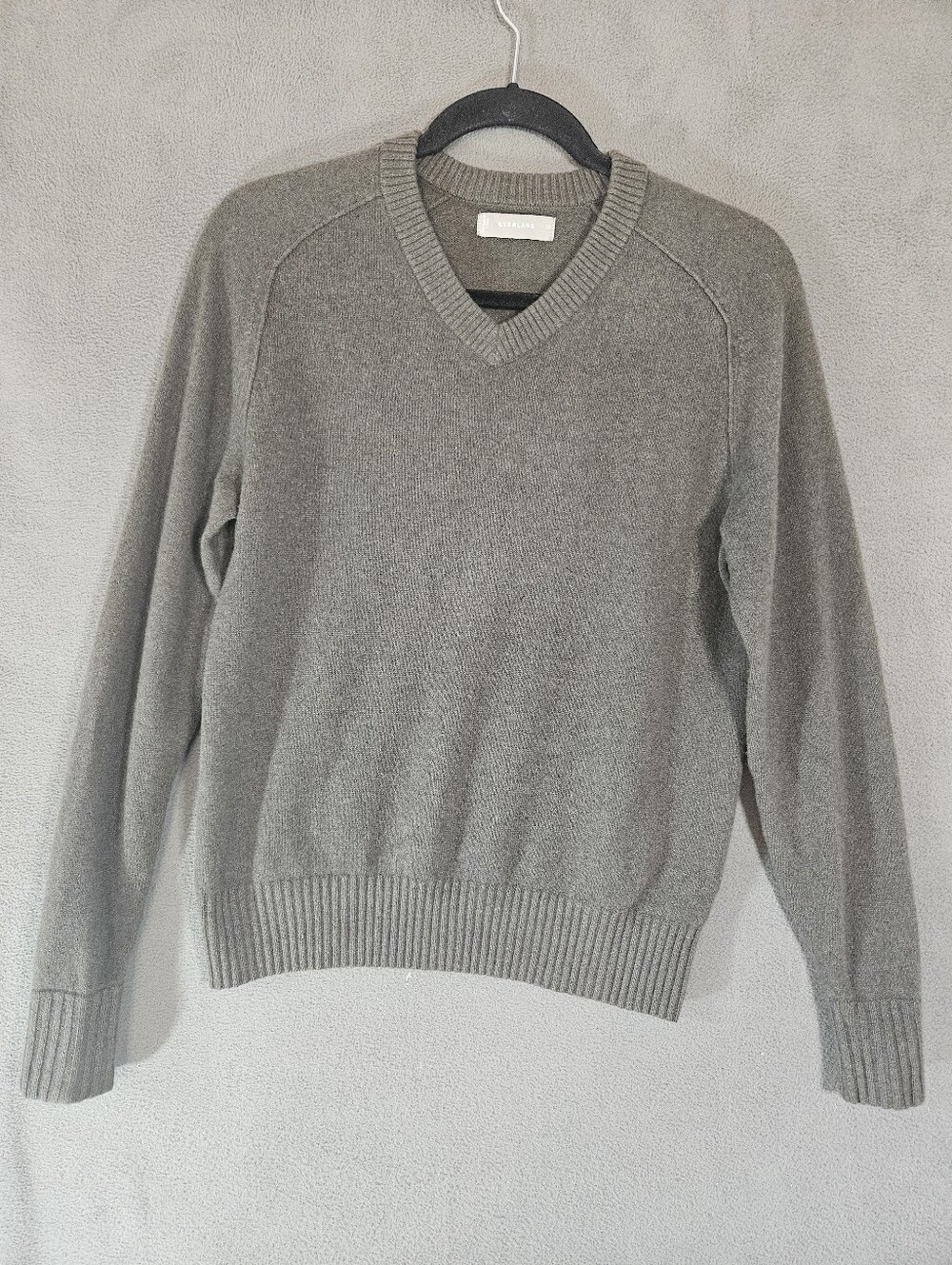 Everlane Womens XS Vneck Sweater Cashmere Wool Blend Olive Green Old Money